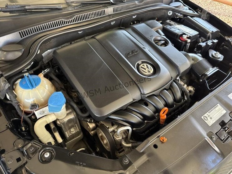 2013-volkswagen-jetta-sdn-image-10