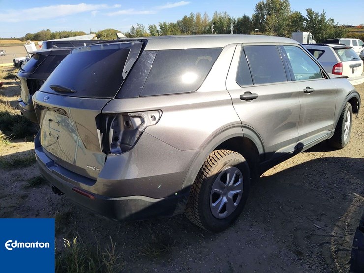 2022-ford-explorer-image-3