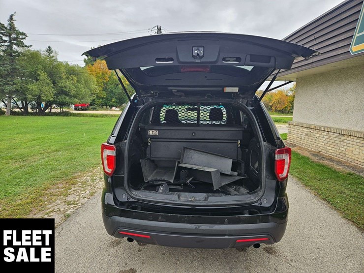 2016-ford-explorer-image-25
