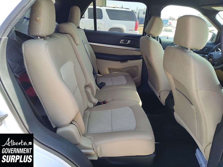 2017-ford-explorer-image-19