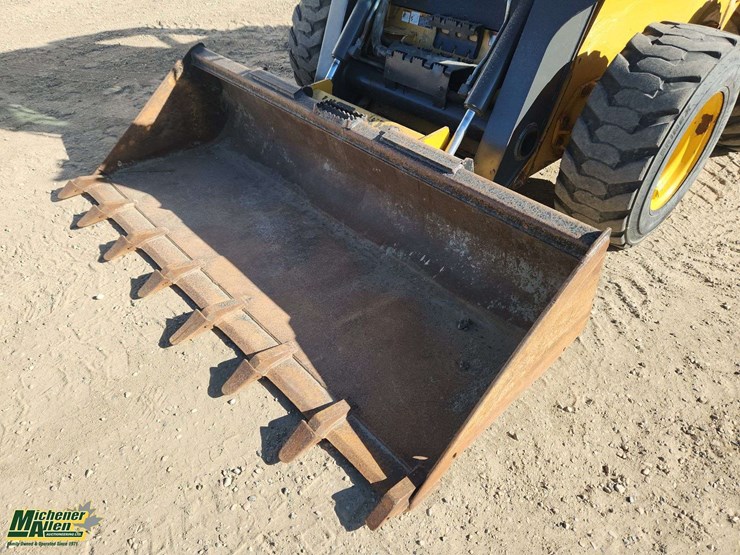 deere-326e-image-17
