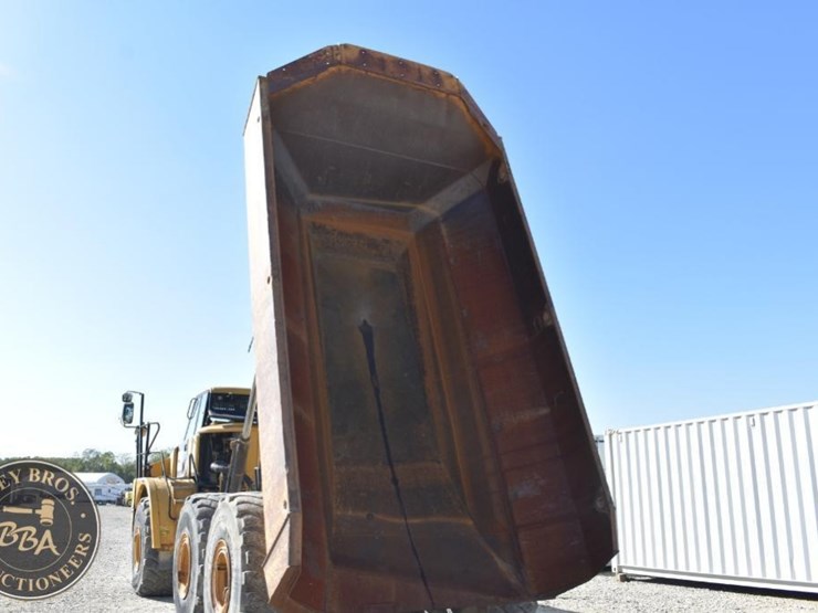 2011-caterpillar-740b-image-59