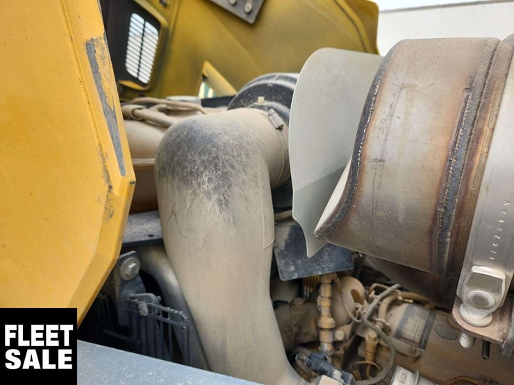 2015-deere-410l-image-27