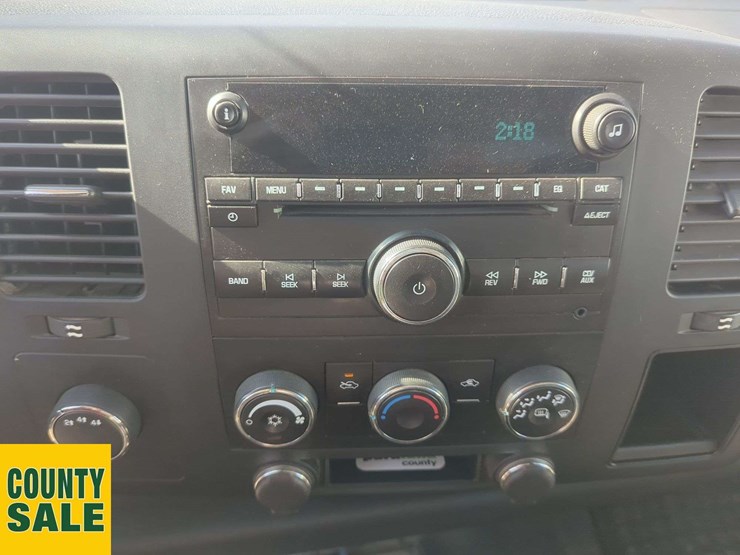 2012-chevrolet-silverado-3500hd-image-16