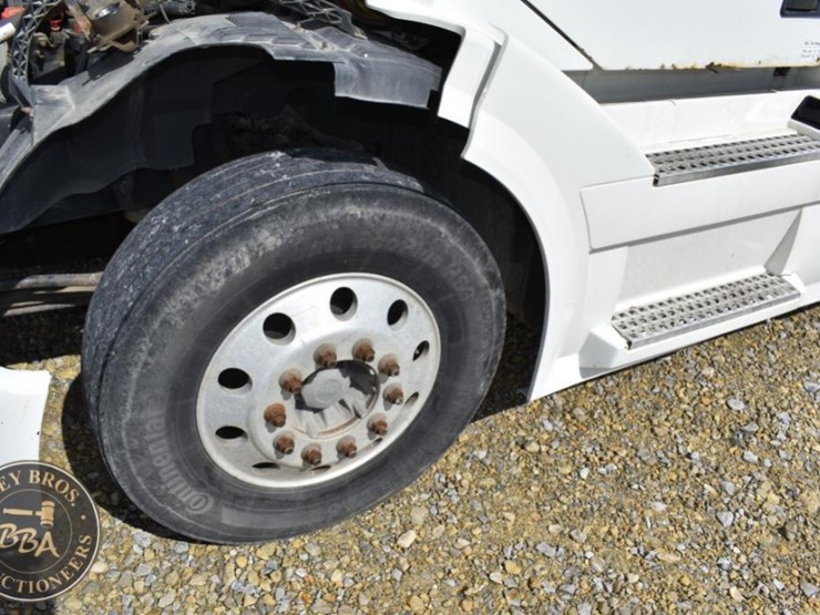 2009-volvo-vnl64t630-image-30