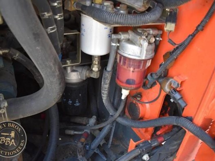 2017-kubota-ssv65-image-31
