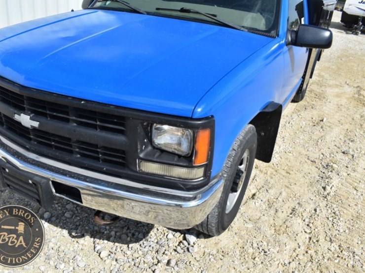 2000-chevrolet-3500-image-17