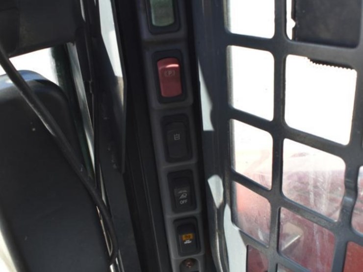 2017-kubota-ssv65-image-81