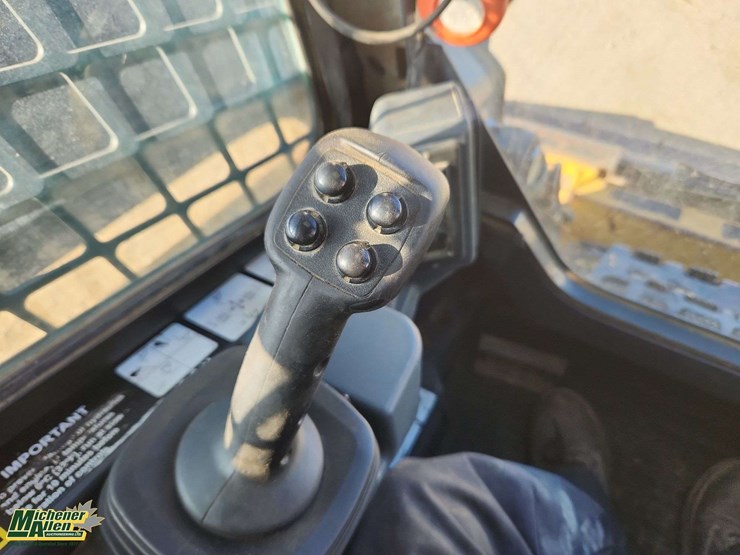 deere-331g-image-11