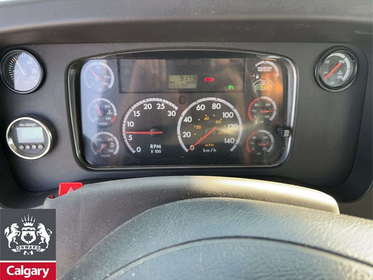 2015-freightliner-114sd-image-11