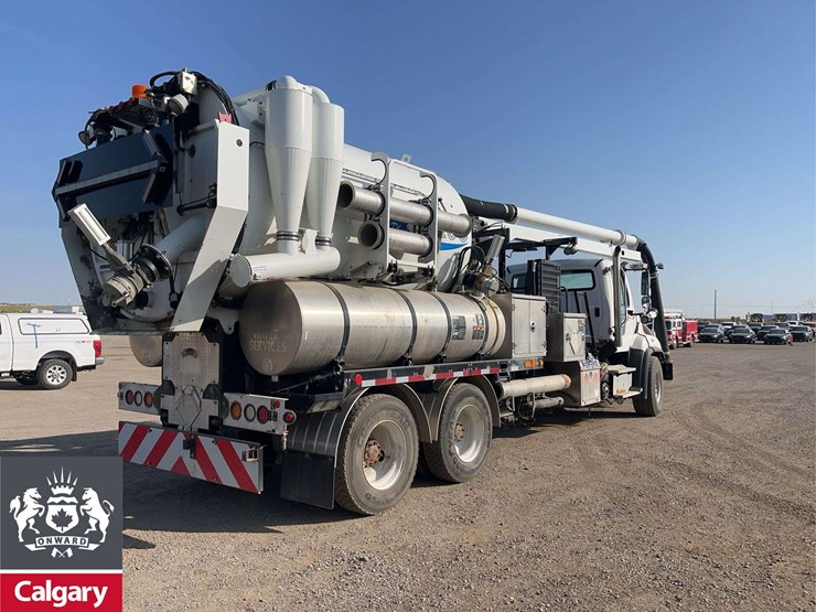 2015-freightliner-114sd-image-4