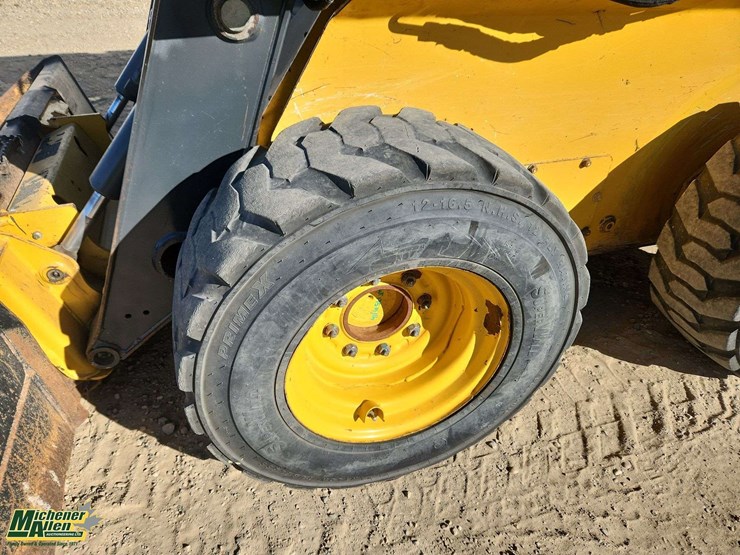 deere-326e-image-23