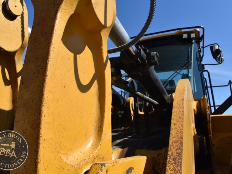 2014-caterpillar-982m-image-31