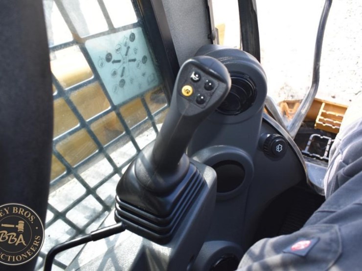 2020-caterpillar-299d3-image-21