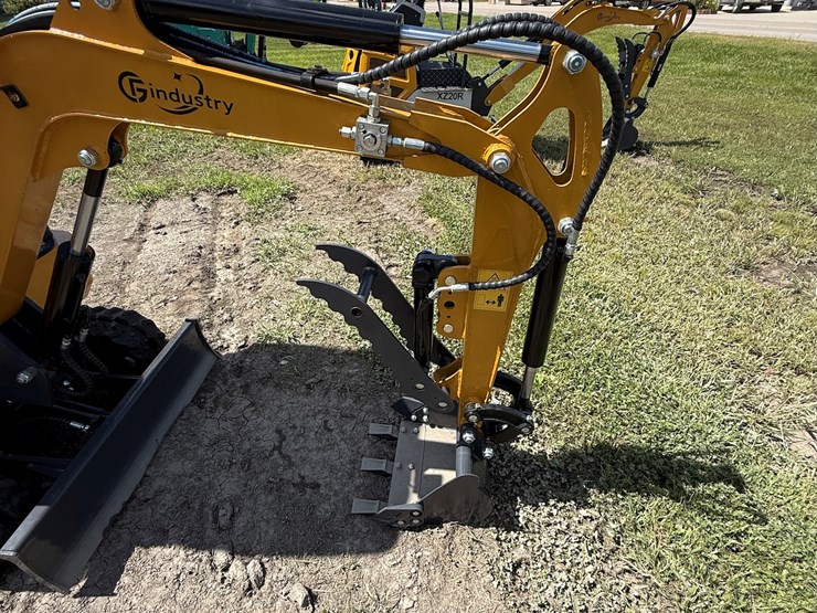 #607-•-2025-cfg-industrial-qk18r-hydraulic-track-type-mini-excavator-image-10