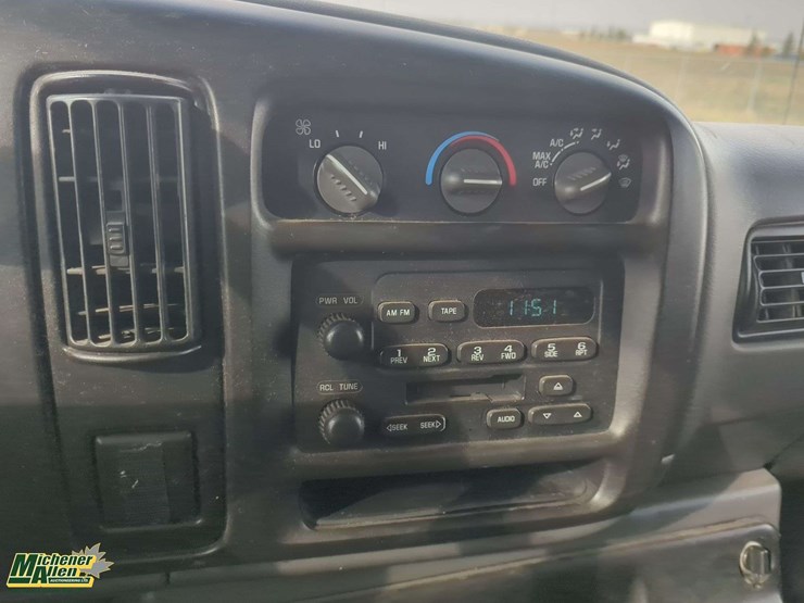 2001-chevrolet-express-3500-image-14