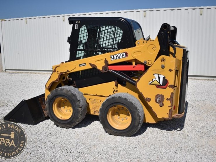 2019-caterpillar-242d3-image-10