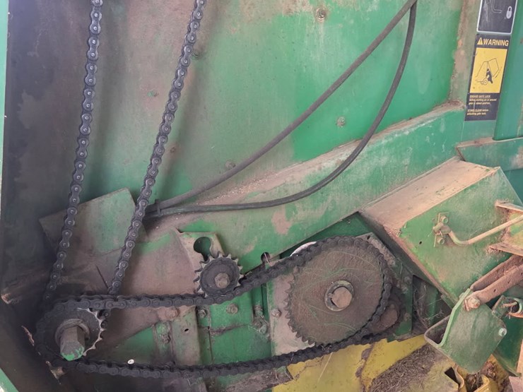 john-deere-335-image-11