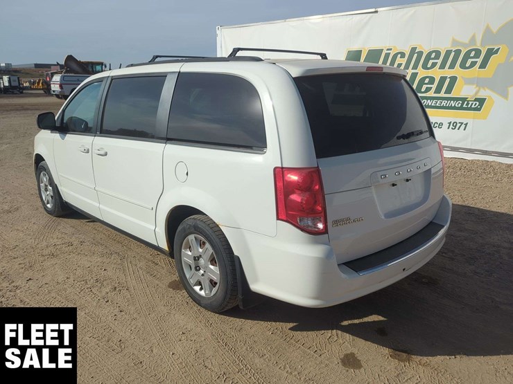2012-dodge-grand-caravan-se-image-2
