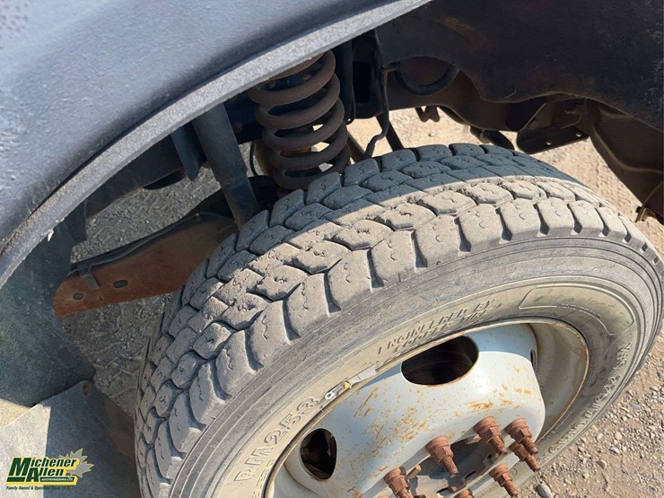 2010-ford-f550-image-10