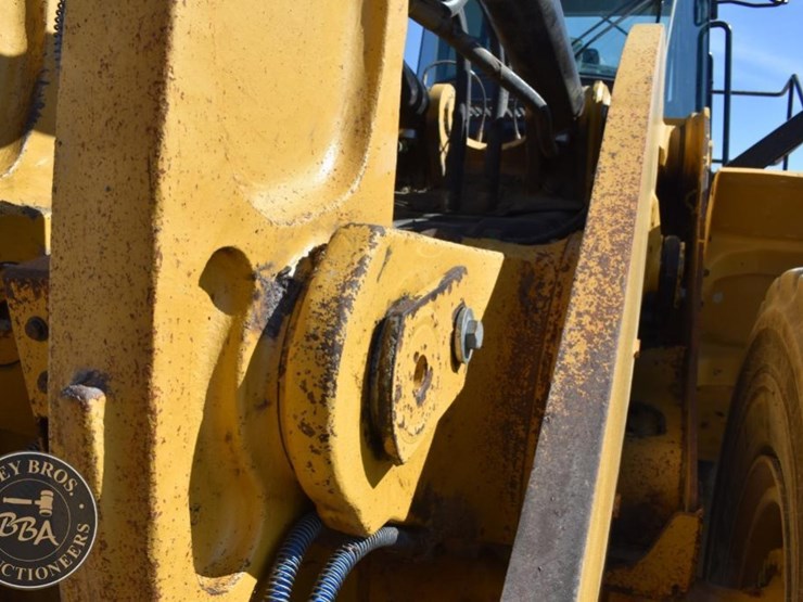 2014-caterpillar-982m-image-30