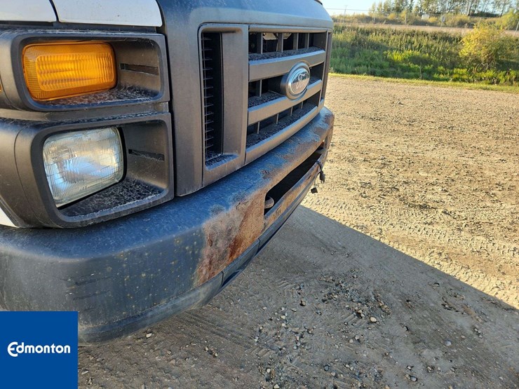 2012-ford-cargo-image-42