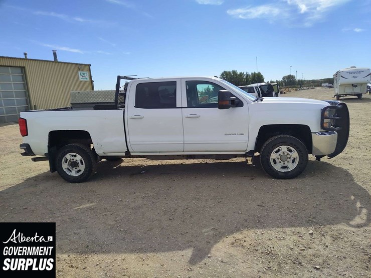 2017-chevrolet-silverado-2500hd-image-34