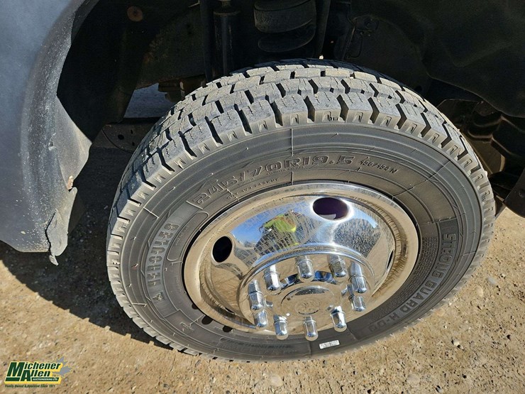2011-ford-f550-image-34