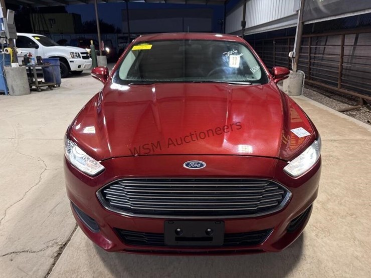 2016-ford-fusion-se-sdn-image-3