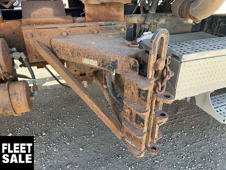 2001-freightliner-fld112-image-19