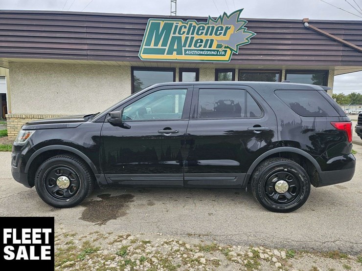 2016-ford-explorer-image-22