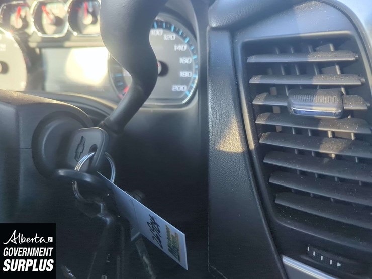 2019-chevrolet-suburban-image-13