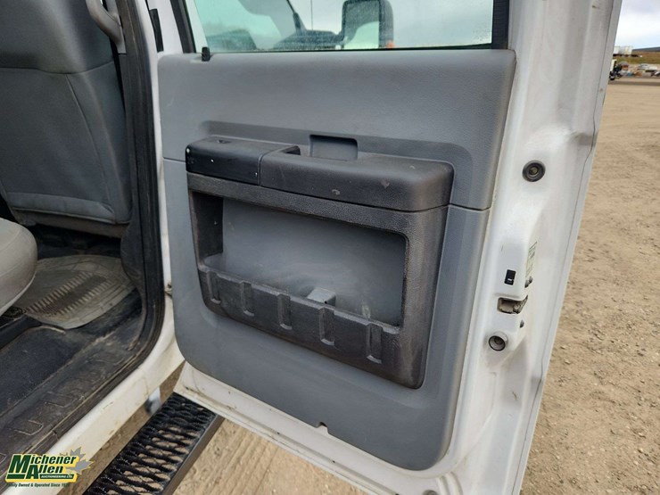 2014-ford-f550-image-27