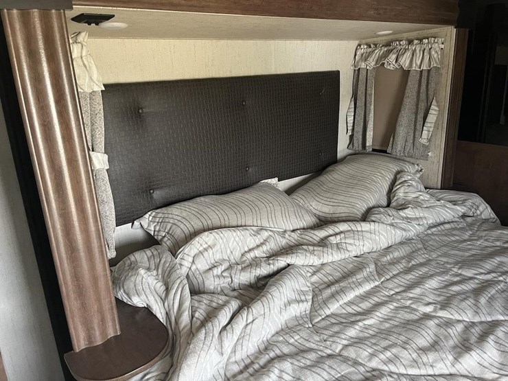 2017-sierra-5th-wheel-camper-image-14