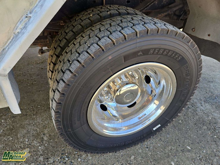2011-ford-f550-image-35