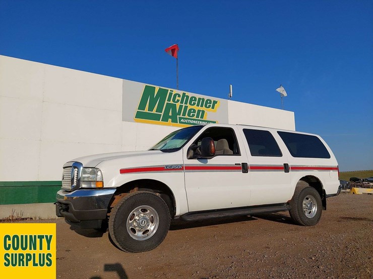2004-ford-excursion-image-1