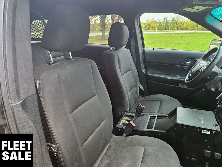 2016-ford-explorer-image-18