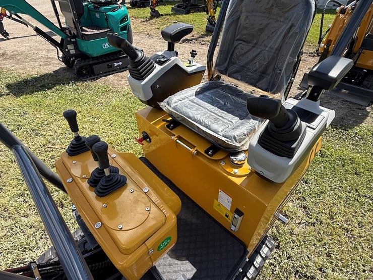 #608-•-2025-cfg-industrial-mx12rx-hydraulic-track-type-mini-excavator-image-18