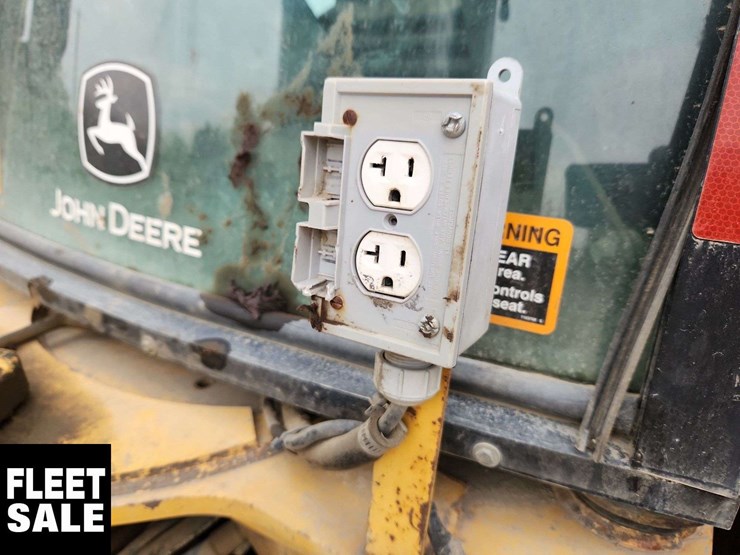 2015-deere-410l-image-41