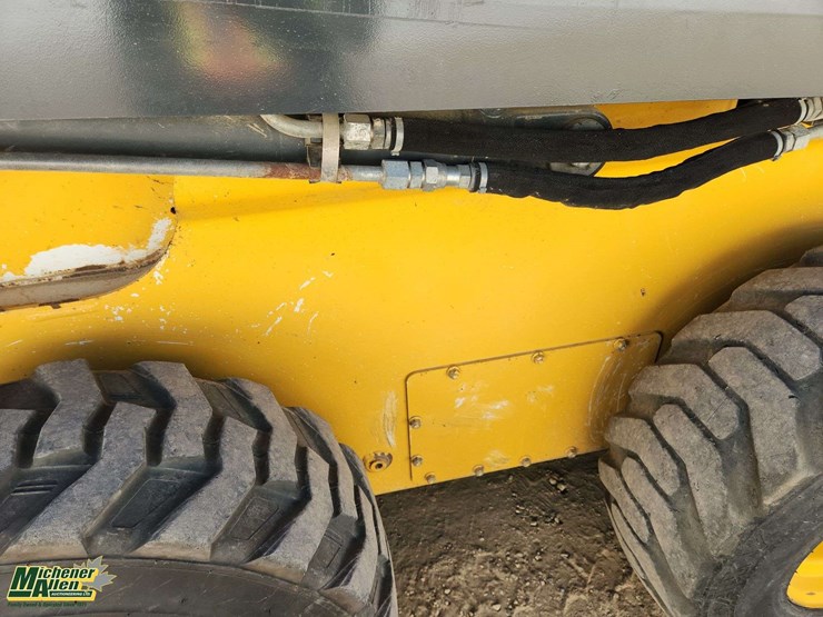 deere-326e-image-38