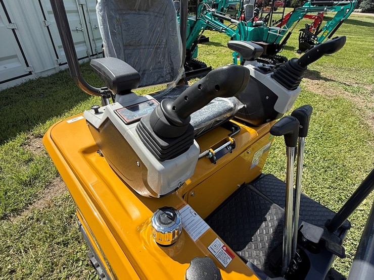 #605-•-2025-cfg-industrial-mx20r-hydraulic-track-type-mini-excavator-image-10