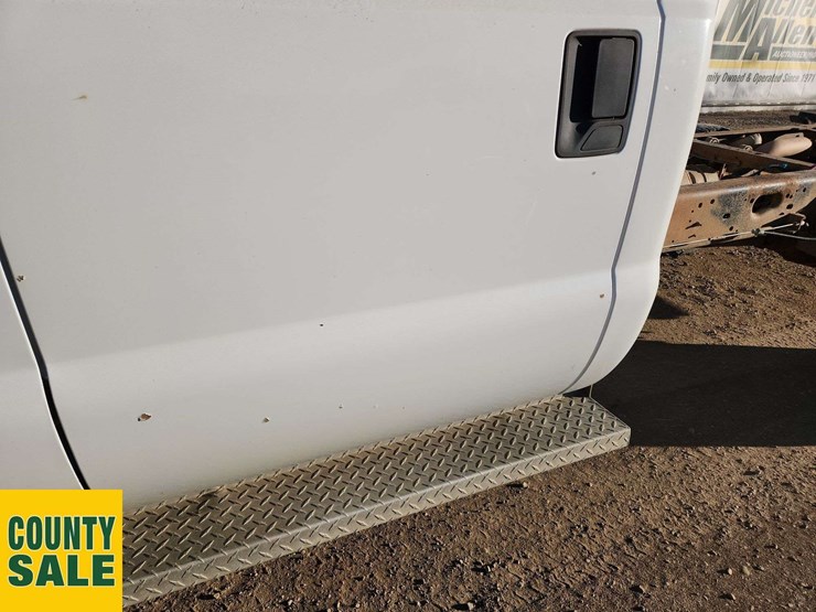 2013-ford-f550-image-33