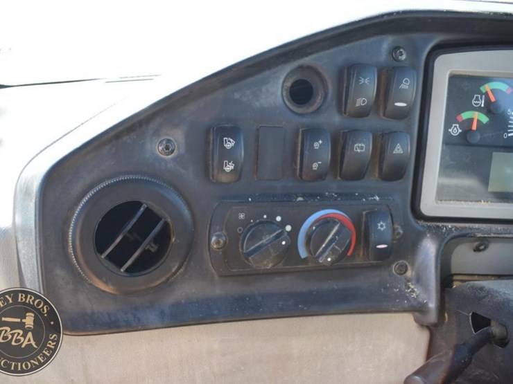 2012-caterpillar-740b-image-11