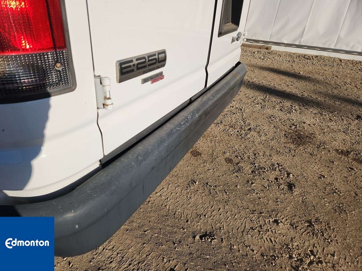 2012-ford-cargo-image-37