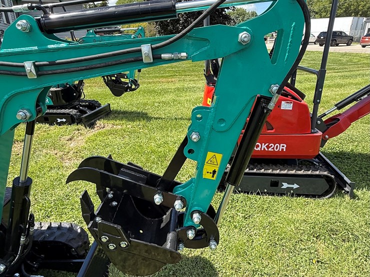 #611-•-2025-cfg-industrial-mh12rx-hydraulic-track-type-mini-excavator-image-3