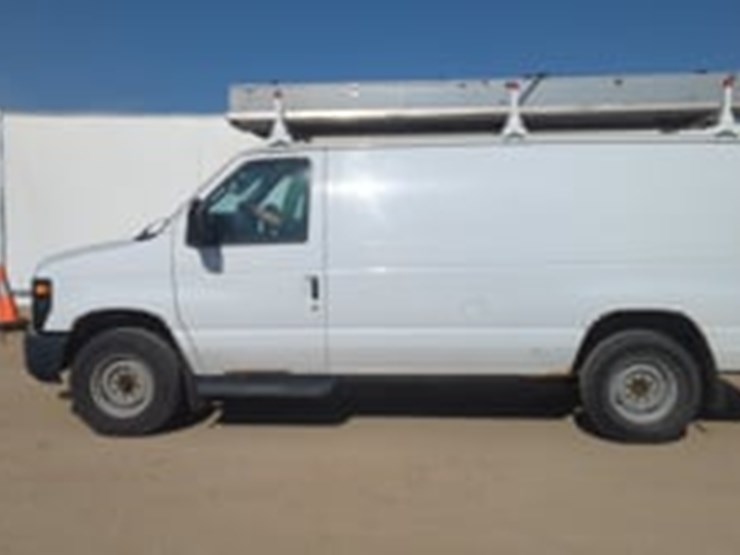2012-ford-cargo-image-5