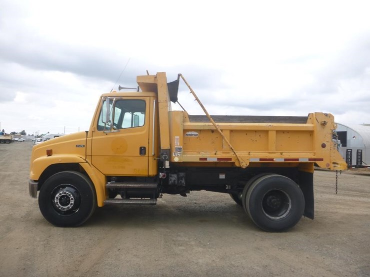 2004-freightliner-fl70-image-5