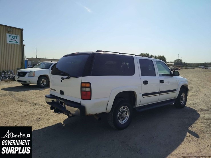 2006-chevrolet-suburban-image-4