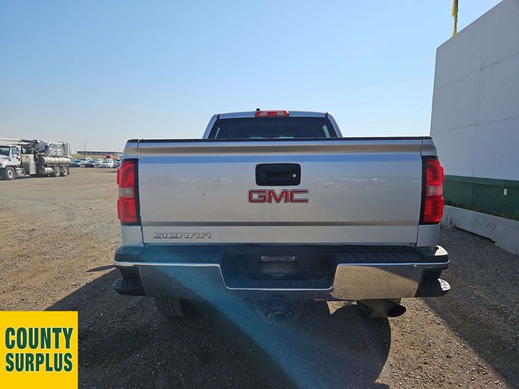 2015-gmc-sierra-2500hd-image-13