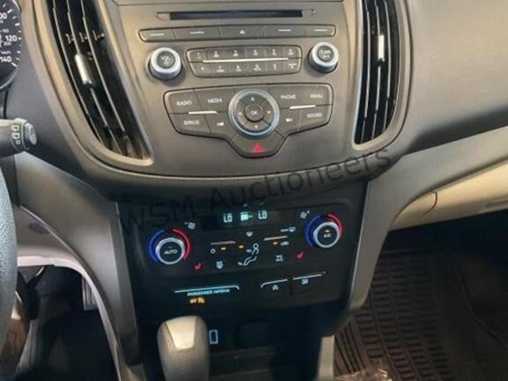 2017-ford-escape-se-image-17